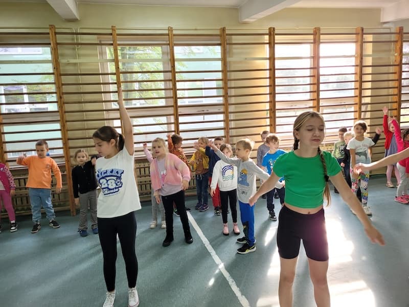 Jagódki z wizytą w Szkole Podstawowej nr 12. 20231011 095823