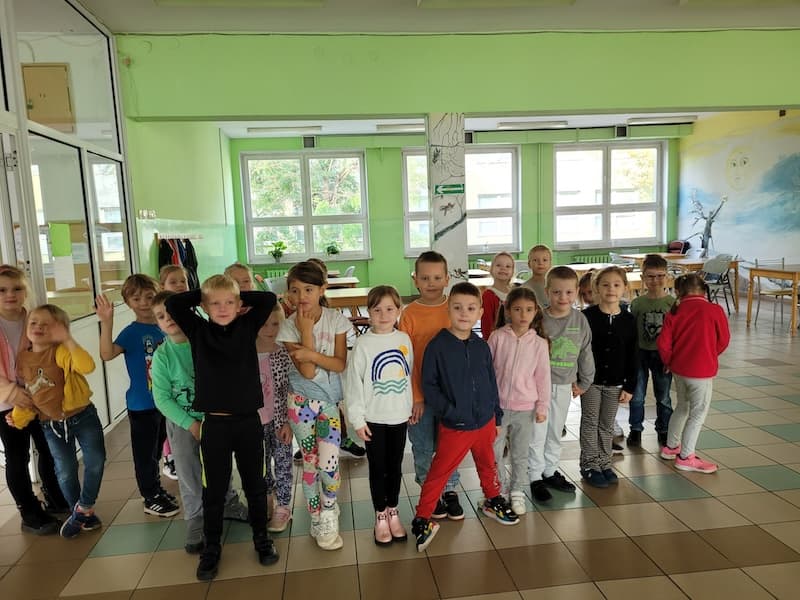 Jagódki z wizytą w Szkole Podstawowej nr 12. 20231011 102048