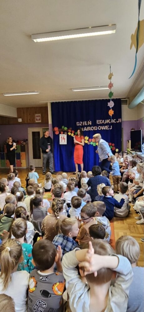 Uroczystość z okazji obchodów Dnia Edukacji Narodowej 9ec8acd4 49f0 4663 b6e8 0aaf0095a4f3