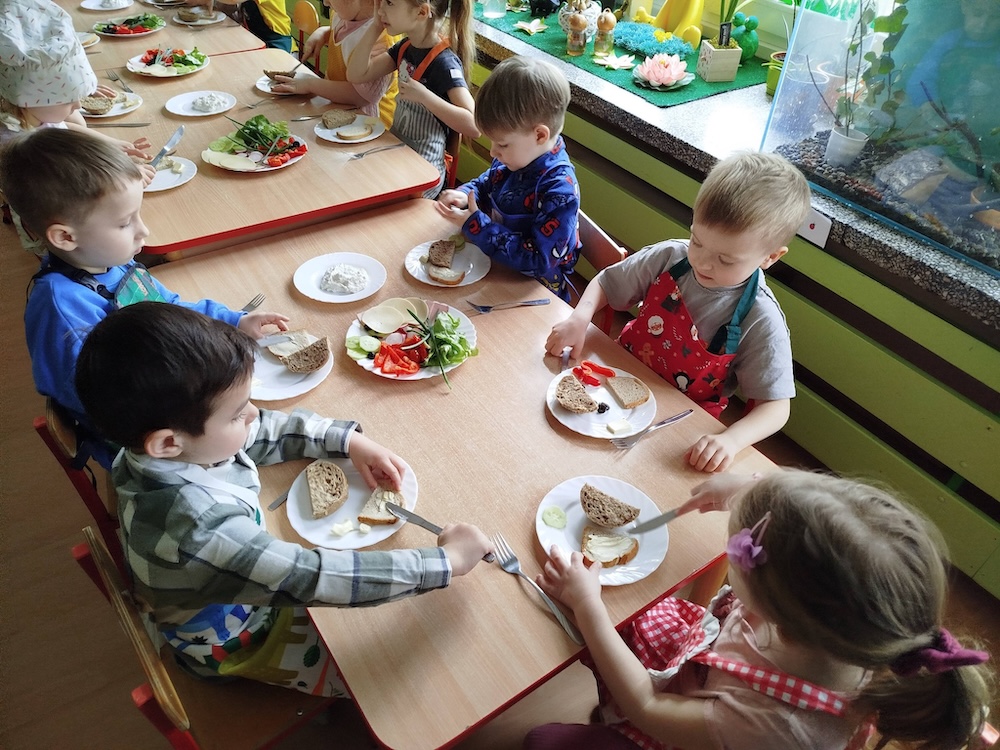 Wiosenne kanapki w wykonaniu grupy Biedronek 