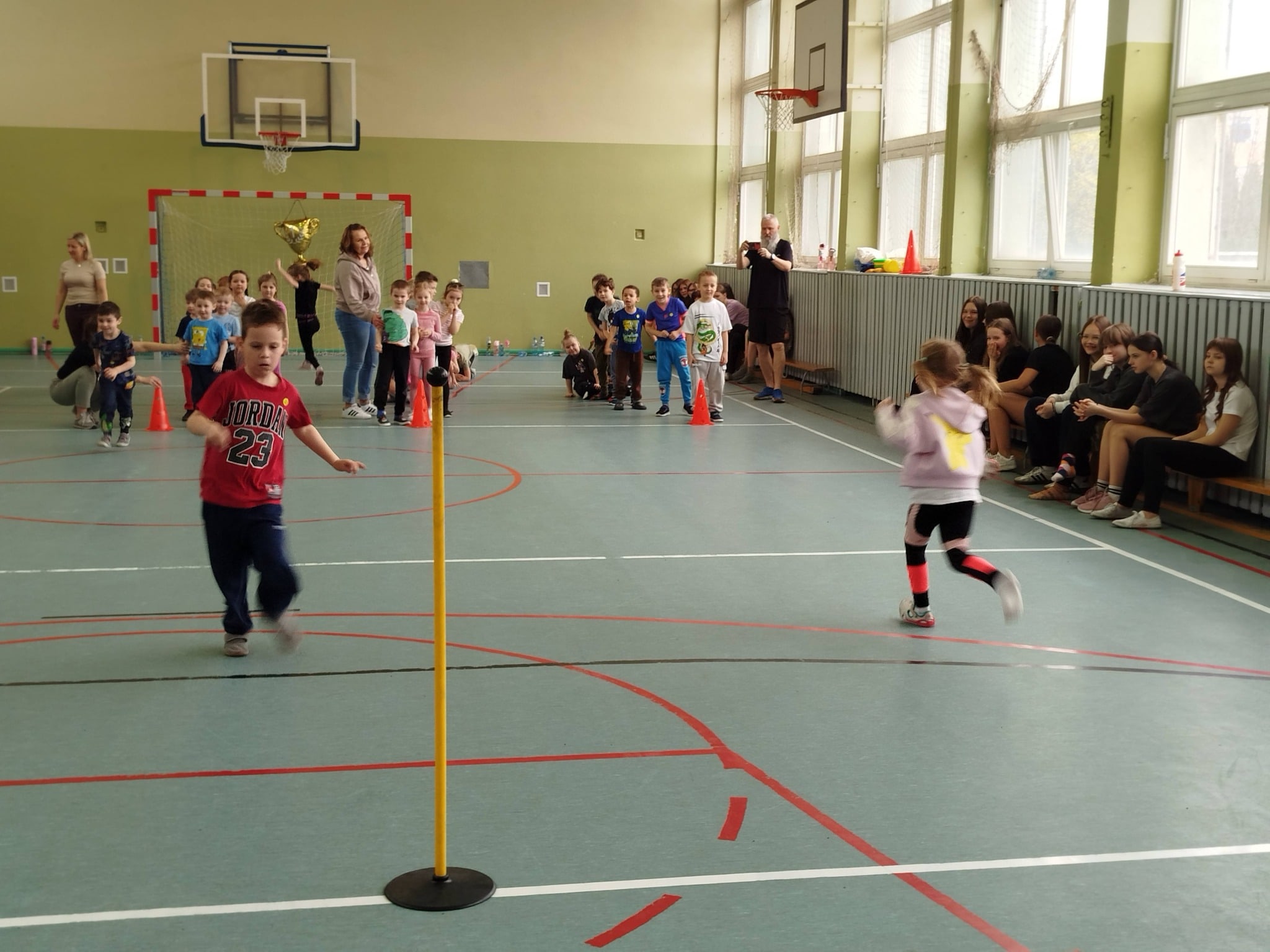 Zajęcia sportowe w SP nr 12 im. Stanisława Moniuszki w Koninie