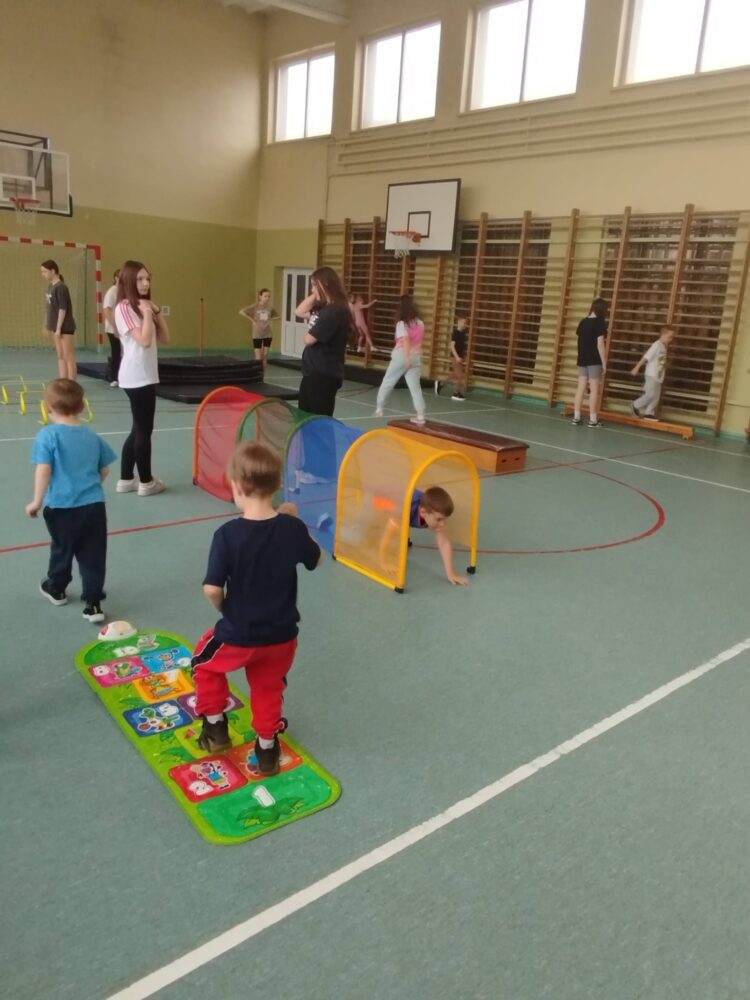 672095129 1494890869315445 1573256018046632129 n